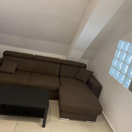 Chez Ana Apartment Отопени Екстериор снимка