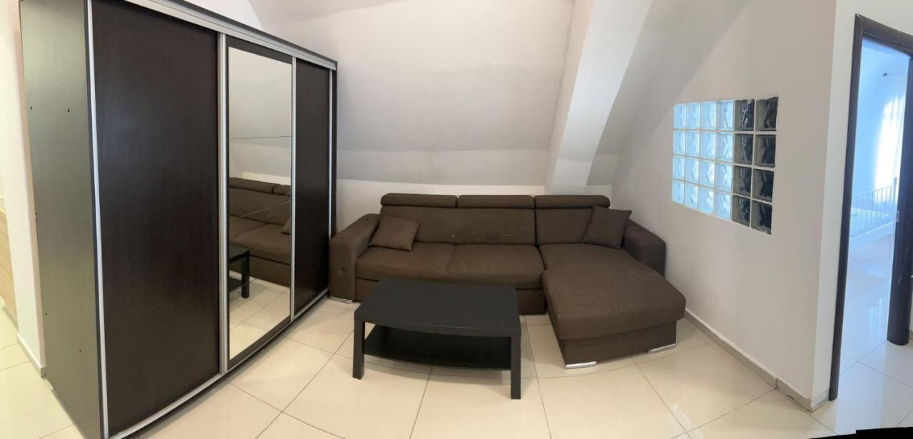 Chez Ana Apartment Отопени Екстериор снимка