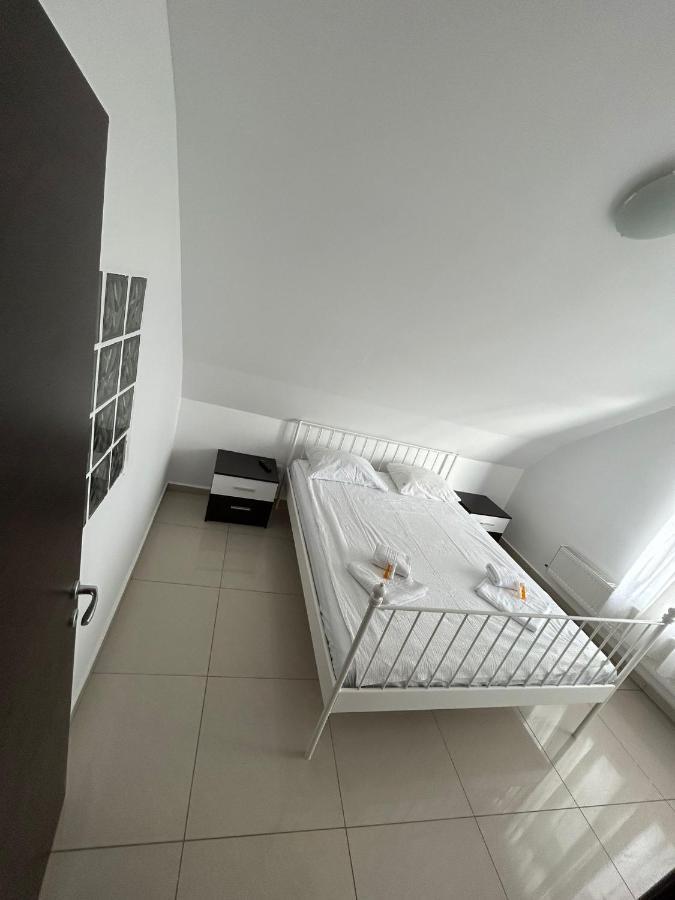 Chez Ana Apartment Отопени Екстериор снимка