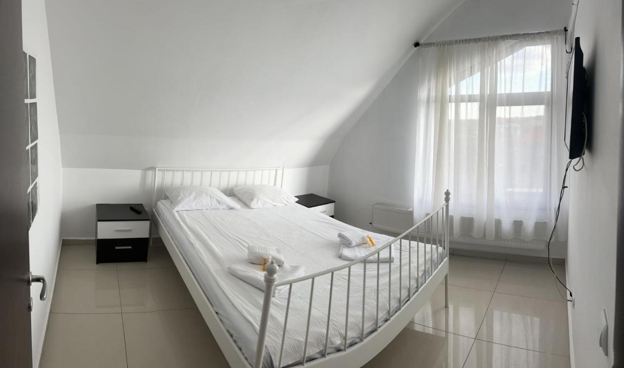 Chez Ana Apartment Отопени Екстериор снимка